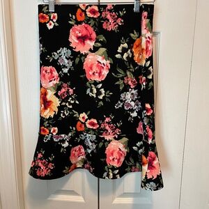 Studio size M pull-up skirt